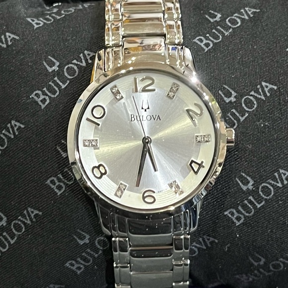 Bulova watch with diamonds - Picture 2 of 9